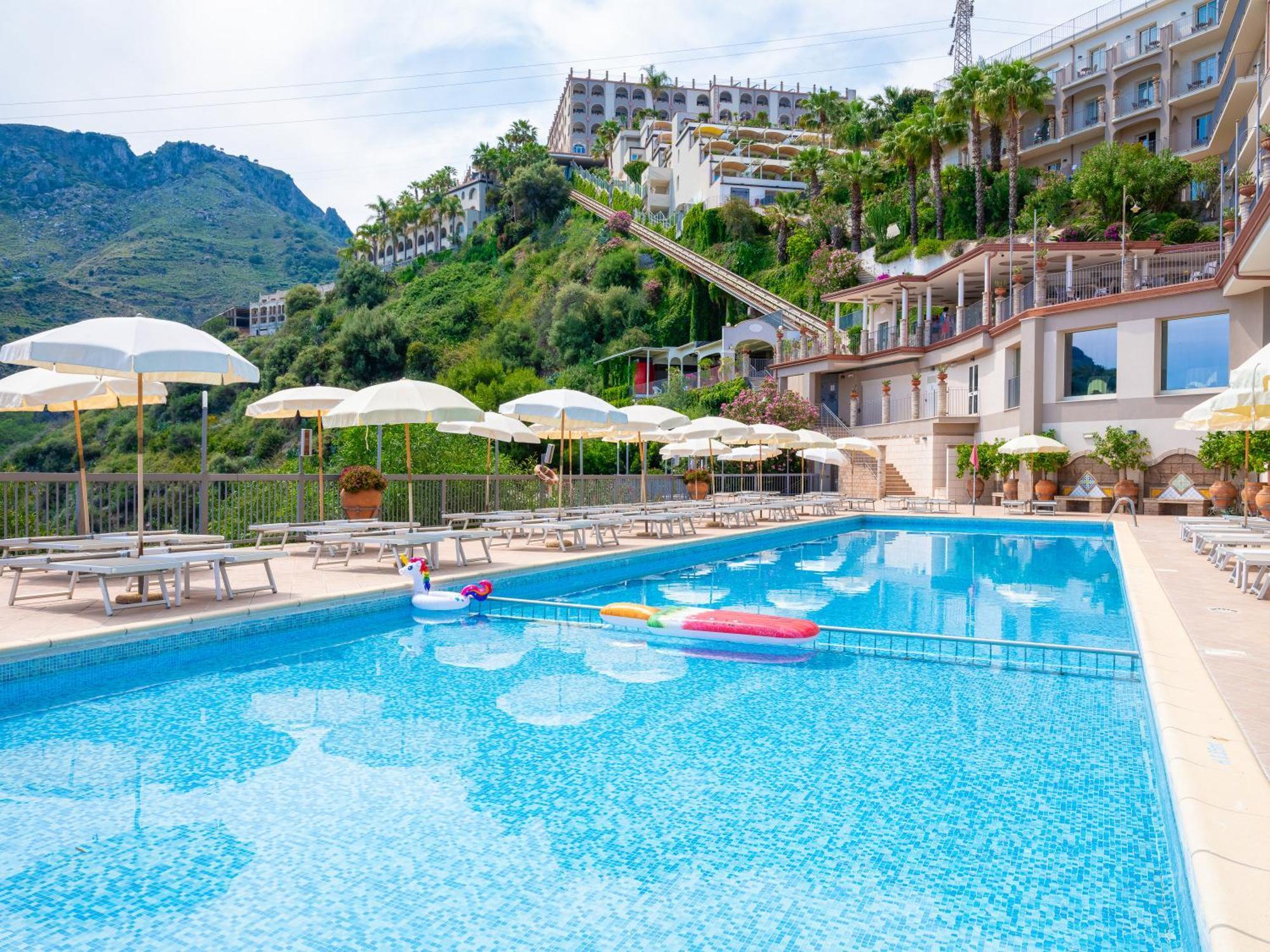 Hotel Antares Letojanni Esterno foto