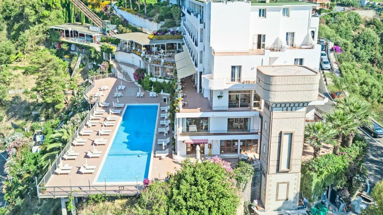 Hotel Antares Letojanni Esterno foto